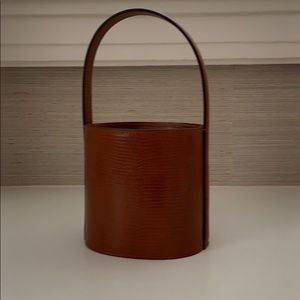 NWT beautiful STAUD bucket bag.